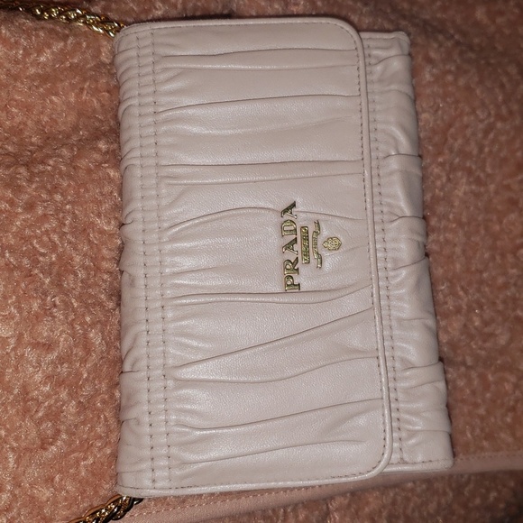 Authentic Prada Wallet on Chain - Picture 12 of 12